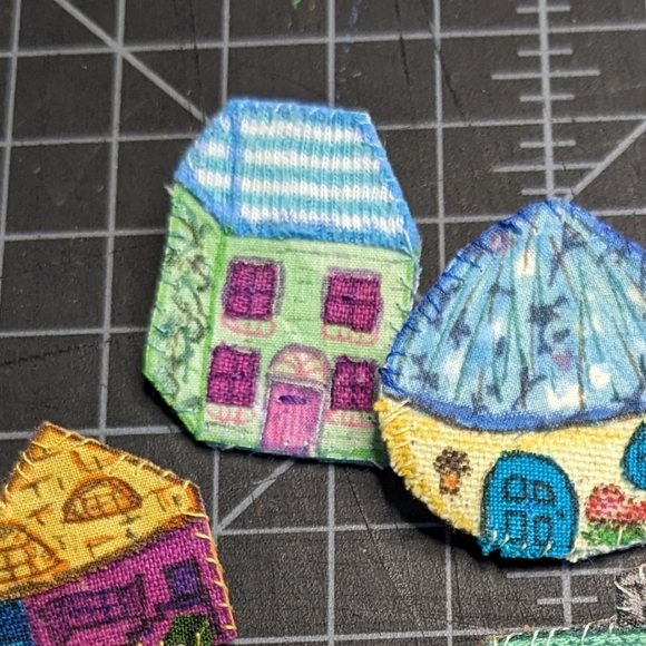 Small Green and Blue House Art Pin - Picture 4 of 4